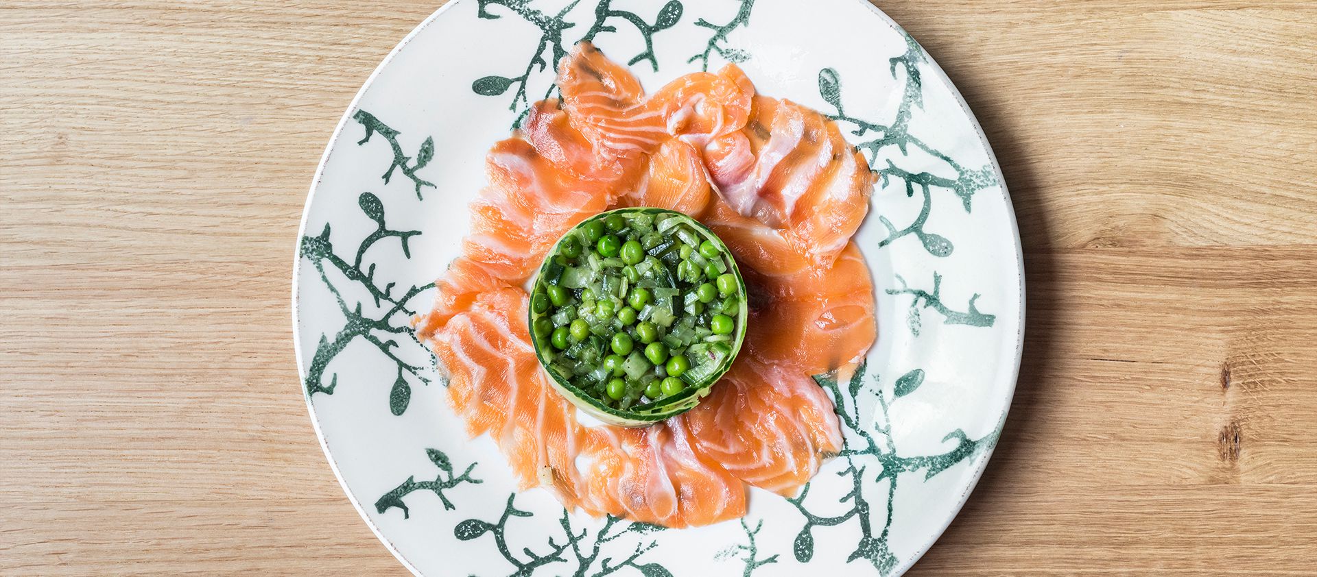 Assiette de saumon fumé et ses légumes